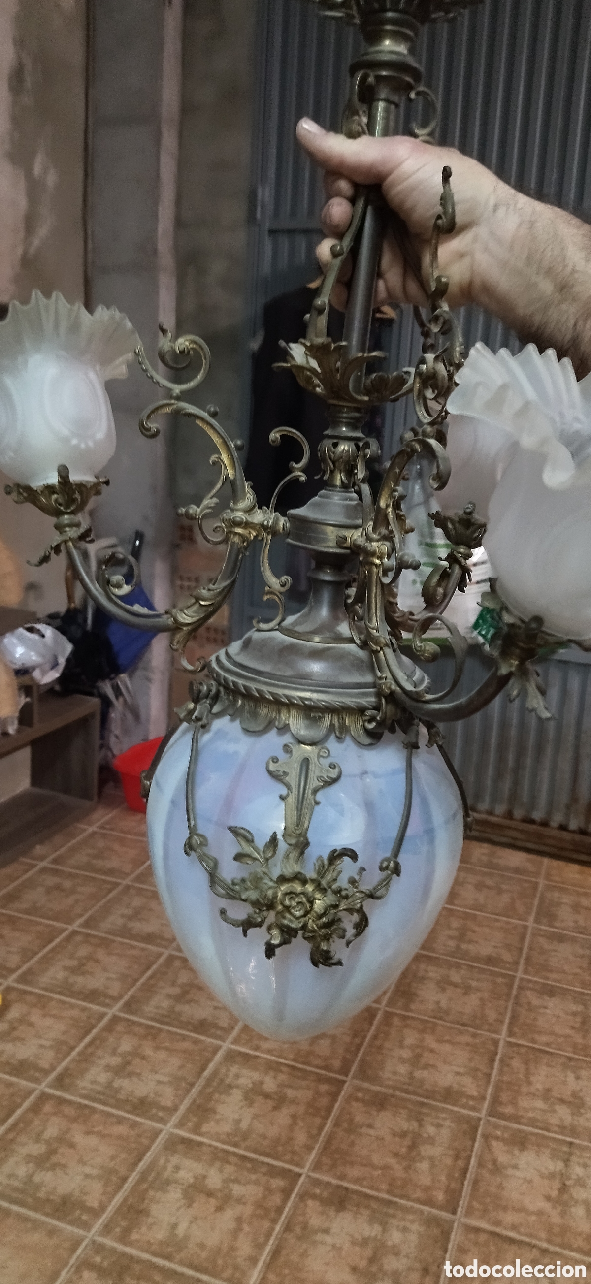 Antig&uuml;edades: Lampara francesa de lat&oacute;n y cristal - Foto 1