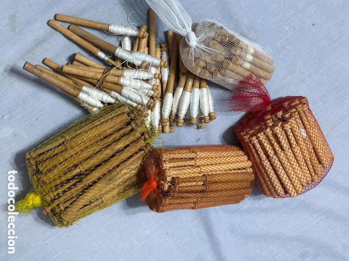 Antig&uuml;edades: LOTE DE 235 BOLILLOS DE MADERA - Foto 2