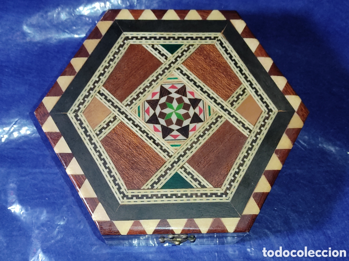 Antig&uuml;edades: Caja, joyero de marqueter&iacute;a taracea. - Foto 2