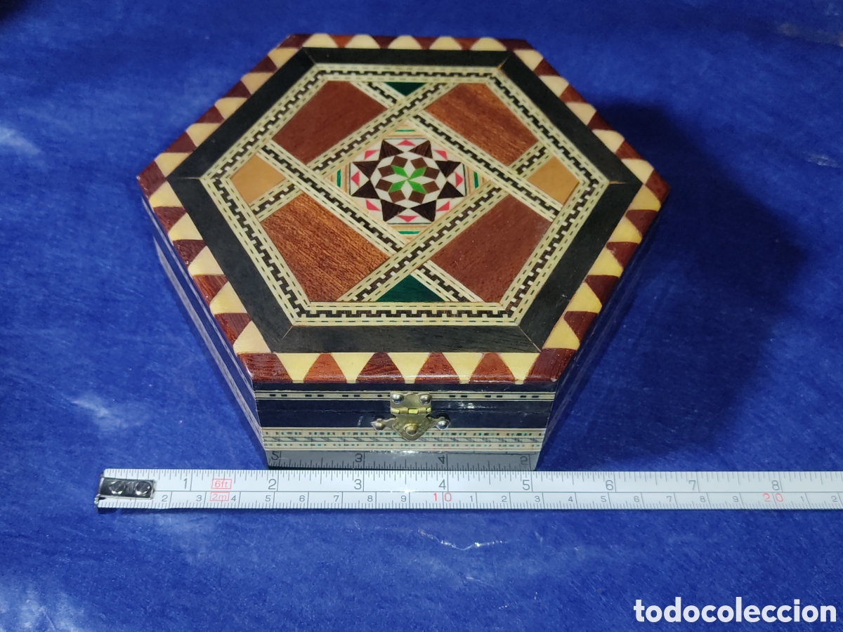 Antig&uuml;edades: Caja, joyero de marqueter&iacute;a taracea. - Foto 1