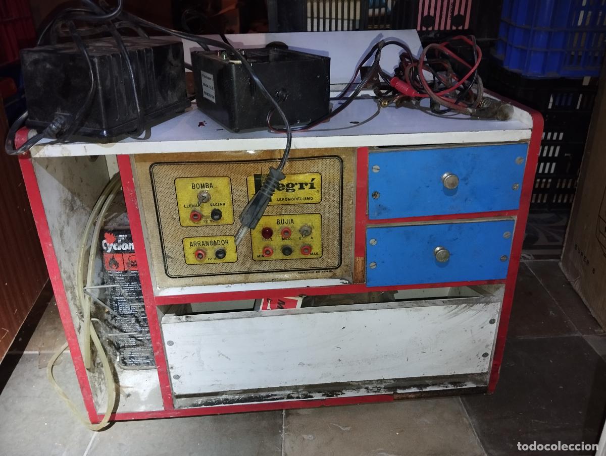 Antiquit&eacute;s: CAJA CAJ&Oacute;N DE AEROMODELISMO ANTIGUO CON TRANSFORMADORES