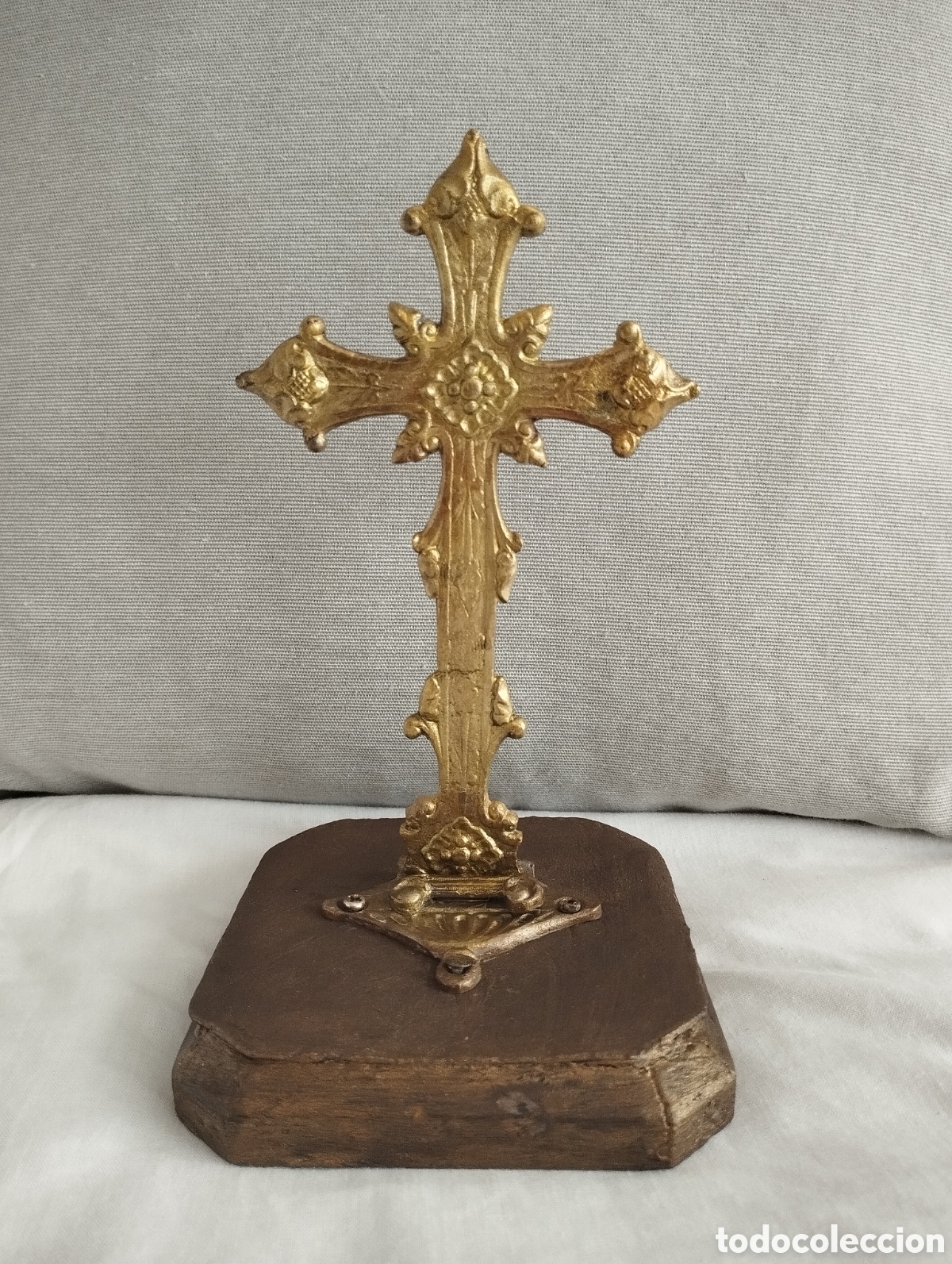 Antig&uuml;edades: Antigua Cruz Bronce. - Foto 2