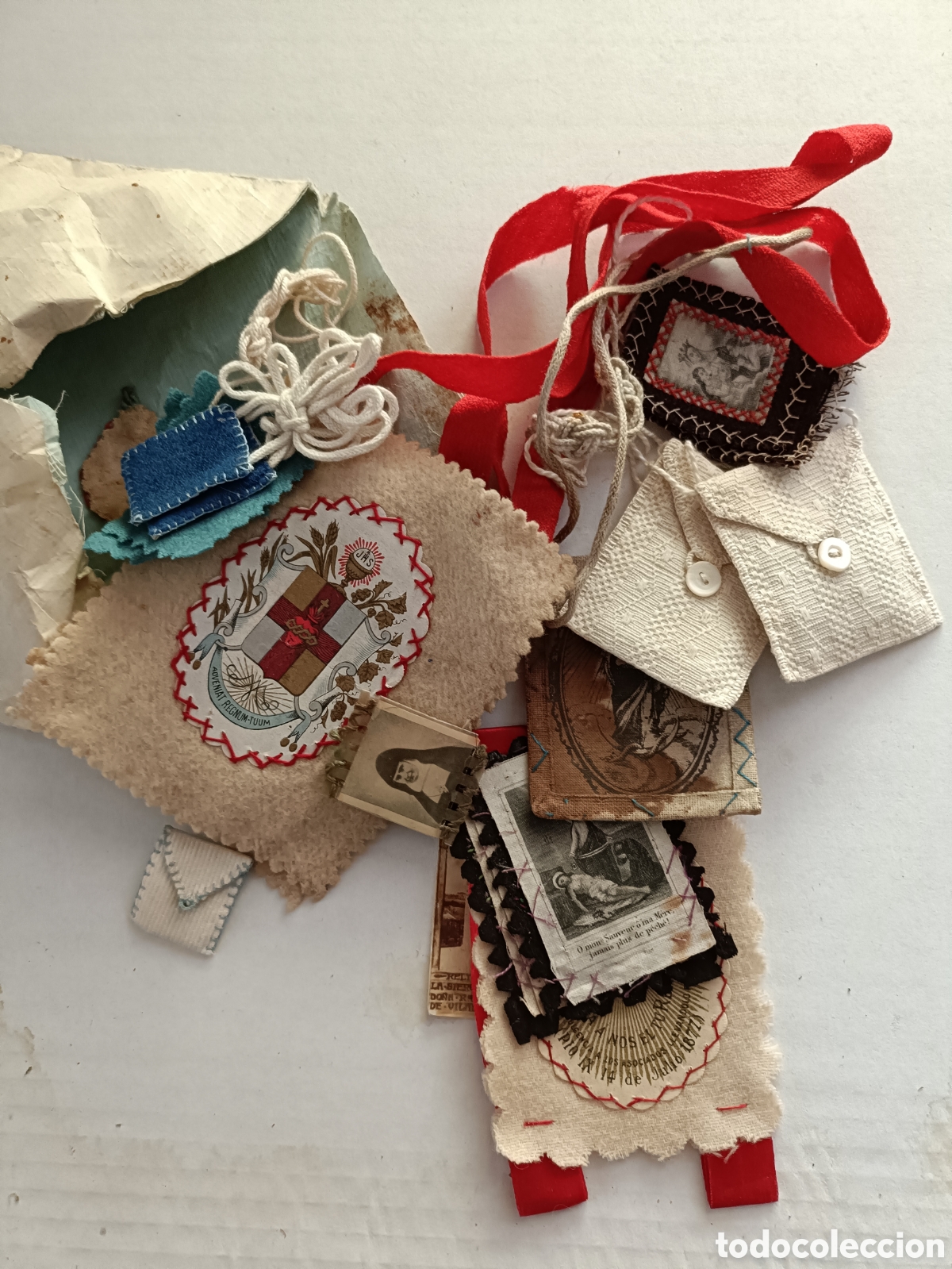 Antig&uuml;edades: Lote de escapularios - Foto 1