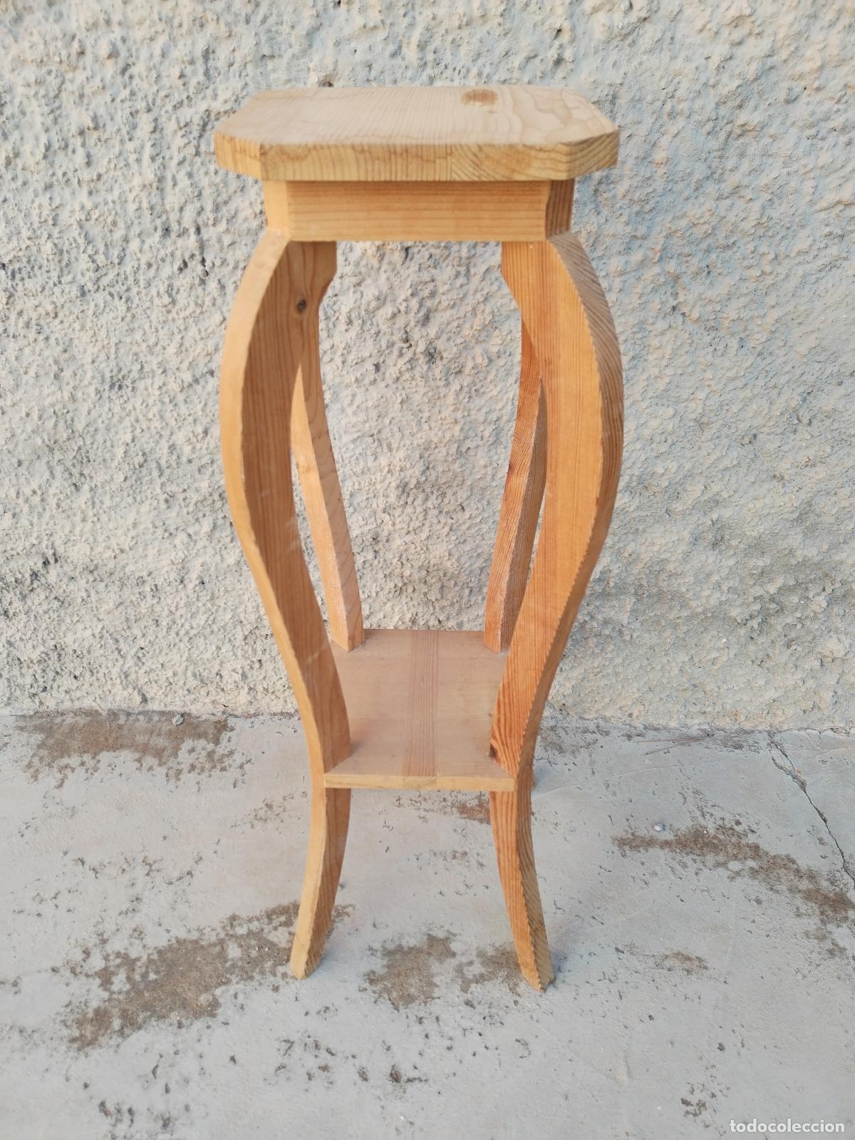 Antig&uuml;edades: mesita alta, peana de madera - Foto 1