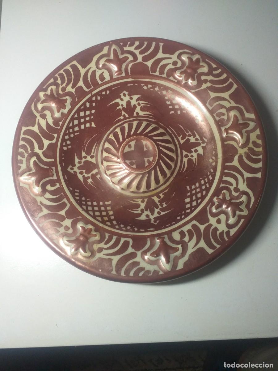Antig&uuml;edades: Plato de reflejo met&aacute;lico. Manises. - Foto 1