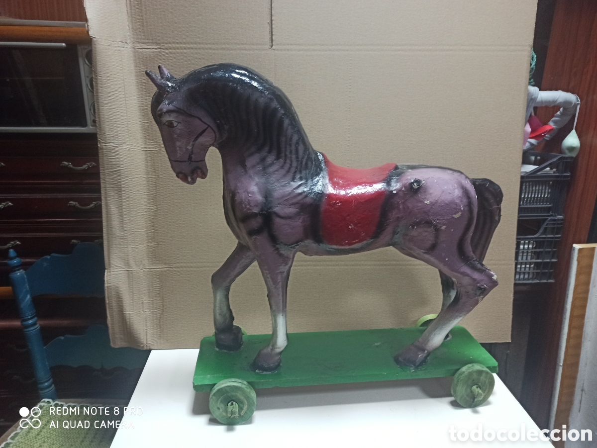 Antig&uuml;edades: Caballo de cart&oacute;n piedra - Foto 1