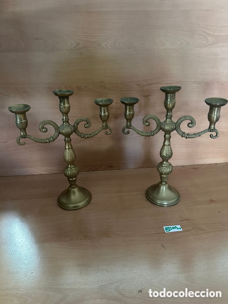 Antig&uuml;edades: Candelabros de lat&oacute;n antiguos - Foto 1