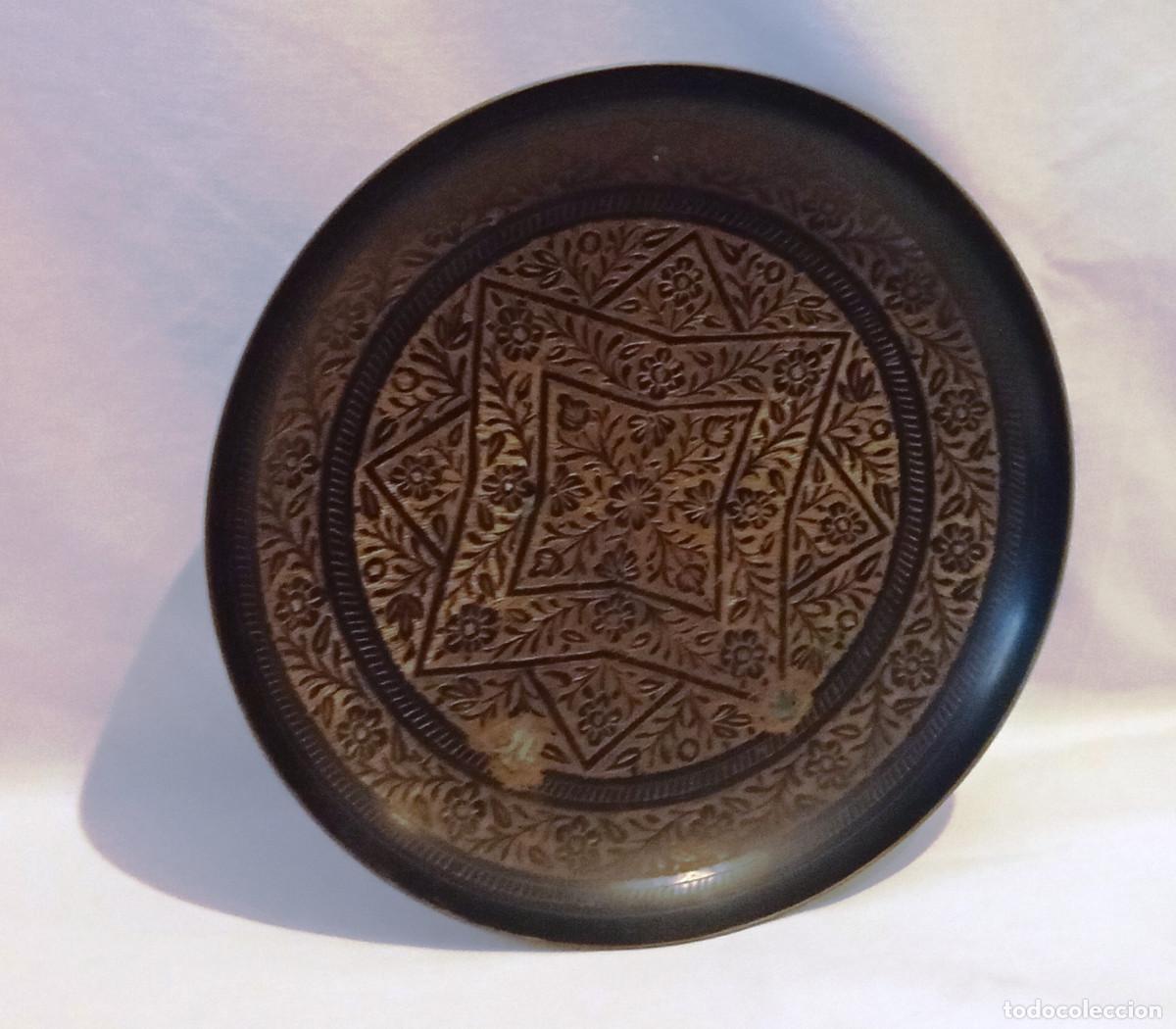 Antig&uuml;edades: Plato de bronce con motivos &aacute;rabes - Foto 1