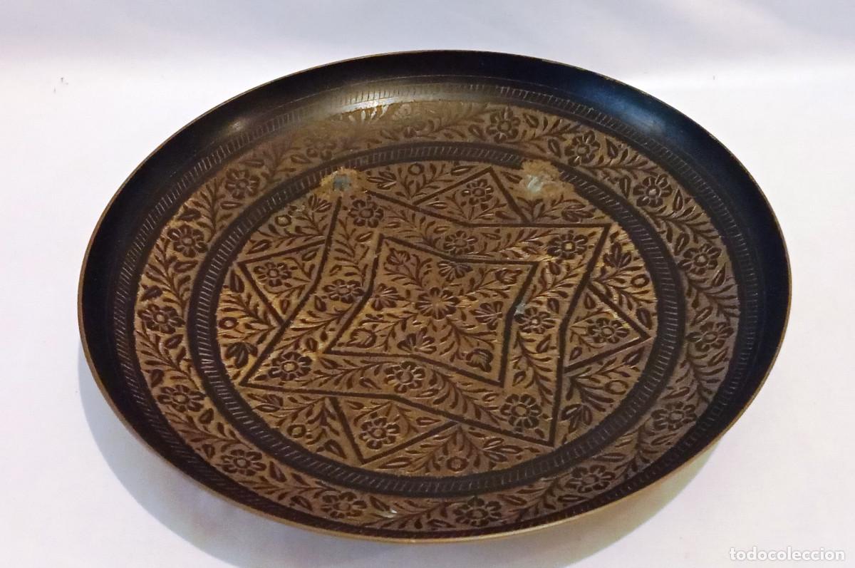 Antig&uuml;edades: Plato de bronce con motivos &aacute;rabes - Foto 4