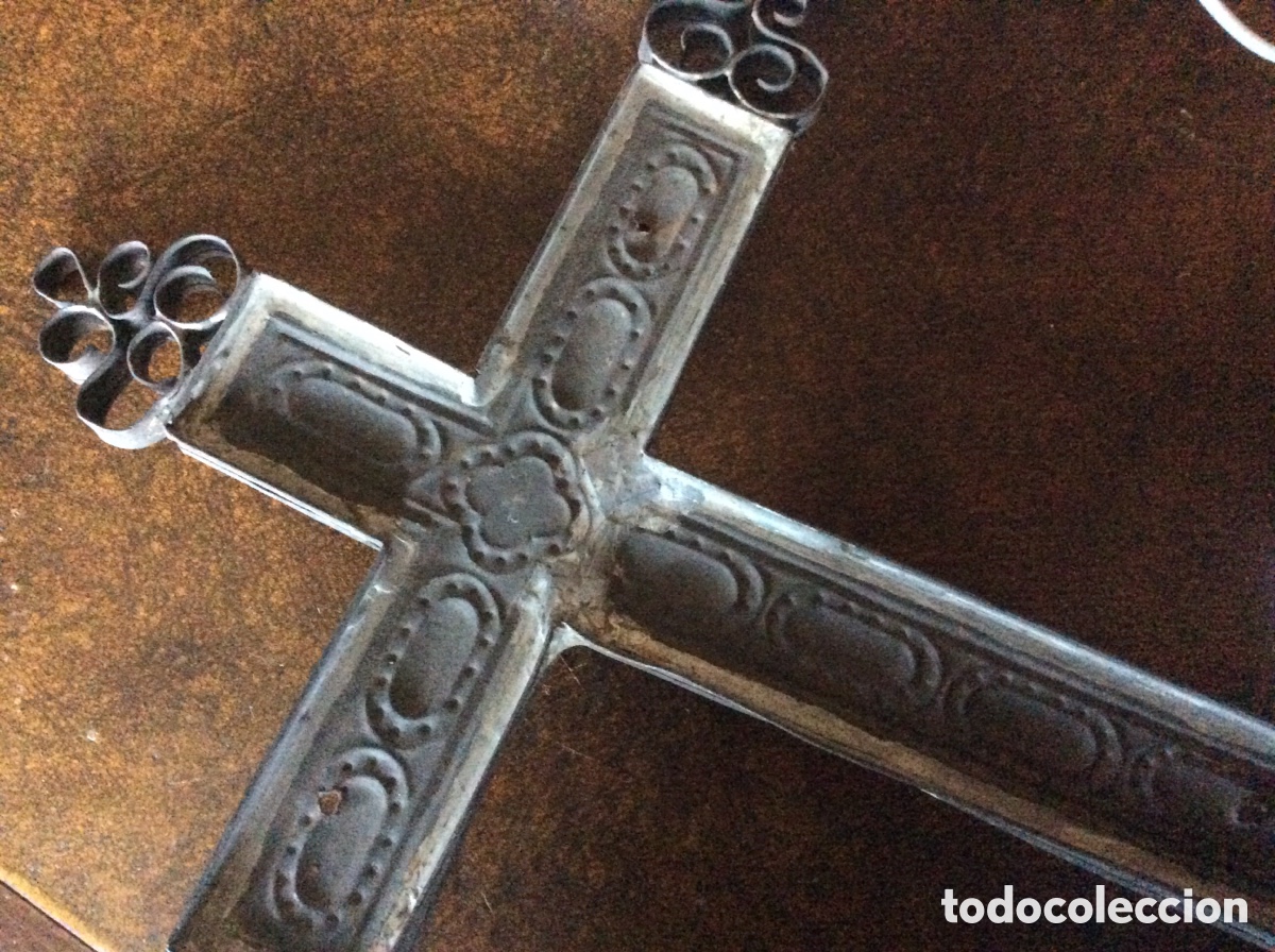 Antig&uuml;edades: Cruz procesional de lata - Foto 3
