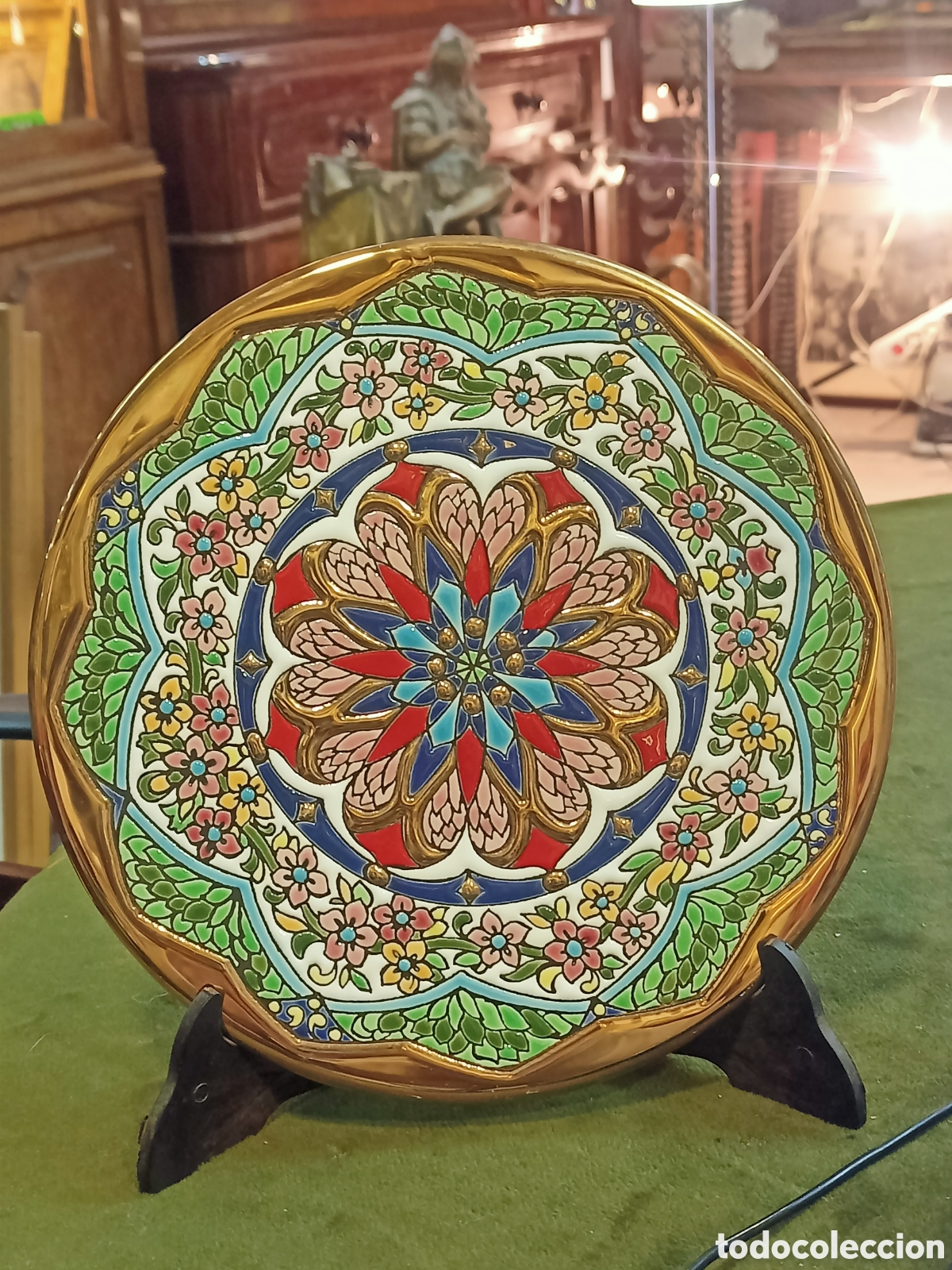 Antig&uuml;edades: Plato decorativo en ceramica. REF-3049 - Foto 1