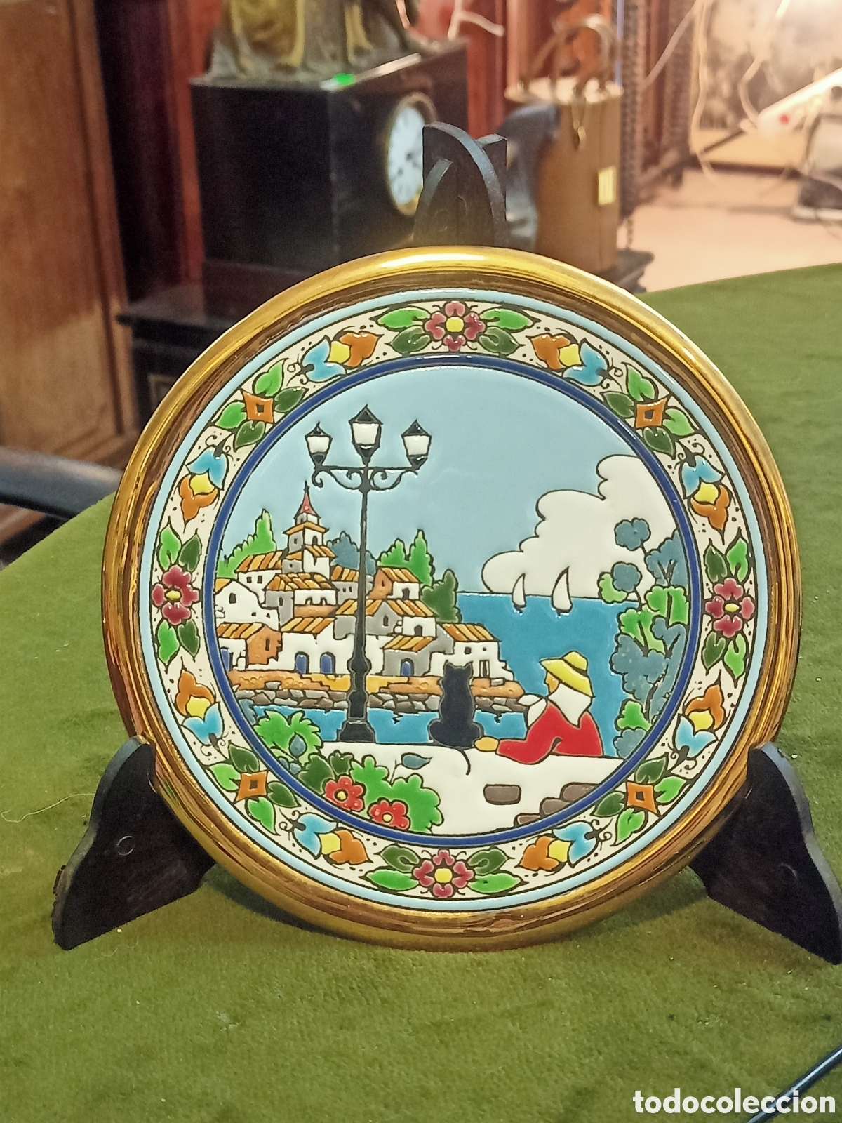 Antig&uuml;edades: Plato decorativo en ceramica. REF-2367 - Foto 1