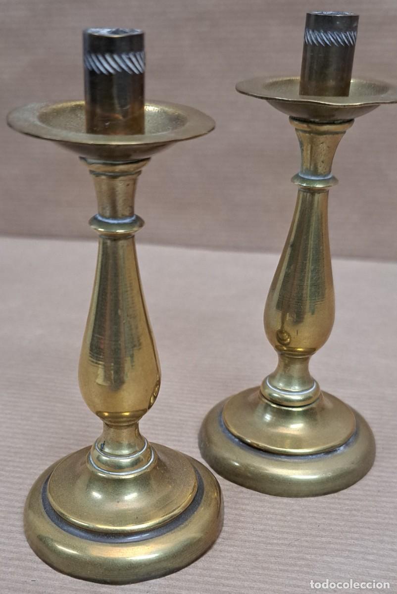Antig&uuml;edades: 2 peque&ntilde;os candelabros de bronce - Foto 5