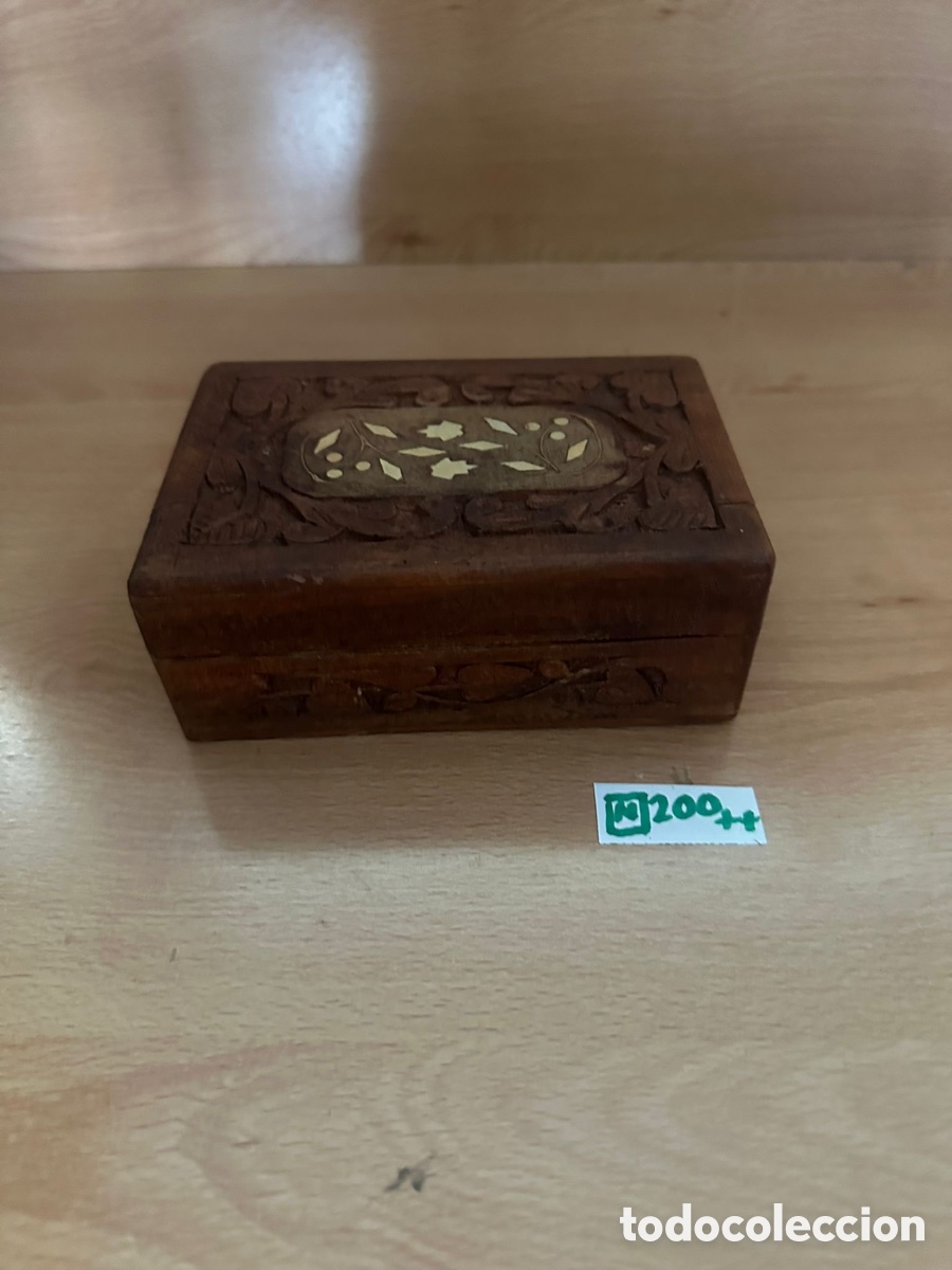 Antig&uuml;edades: Caja de madera tallada antigua - Foto 1