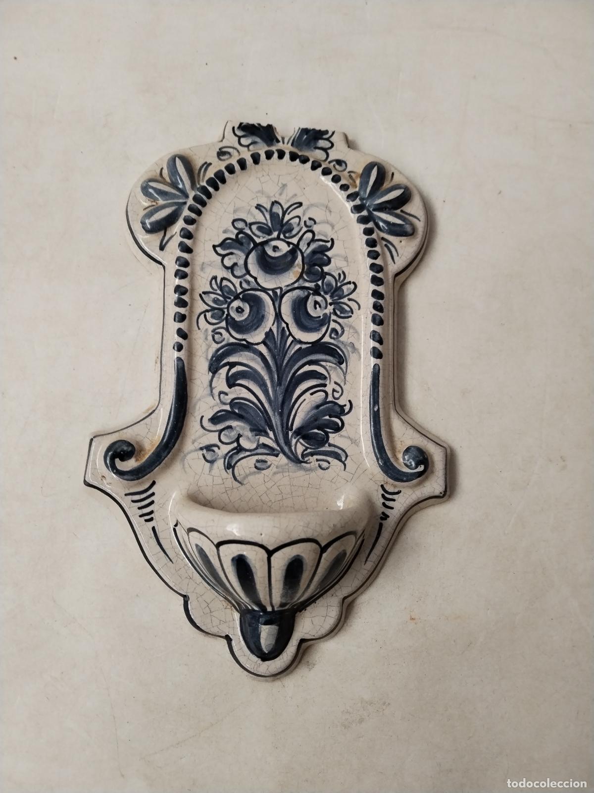 Antig&uuml;edades: benditera en caramica firmada mithra - Foto 1