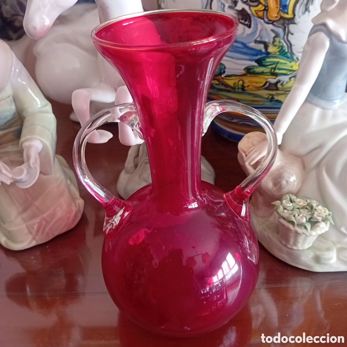 Antig&uuml;edades: Preciosa anfora antigua de cristal rojo de murano,soplado a mano,elegante