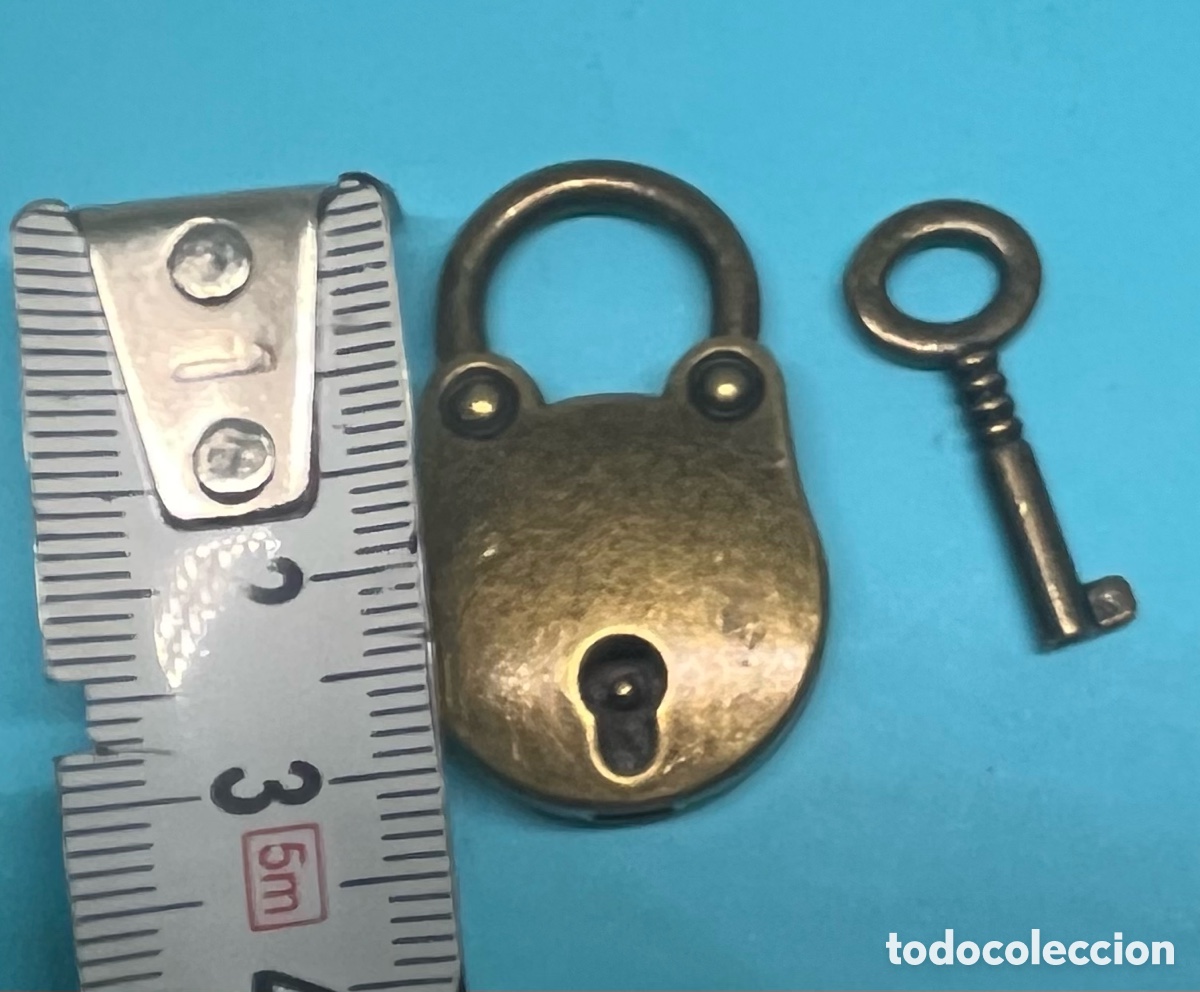 Antig&uuml;edades: CANDADO DE BRONDE CON LLAVE Dorado - Foto 1