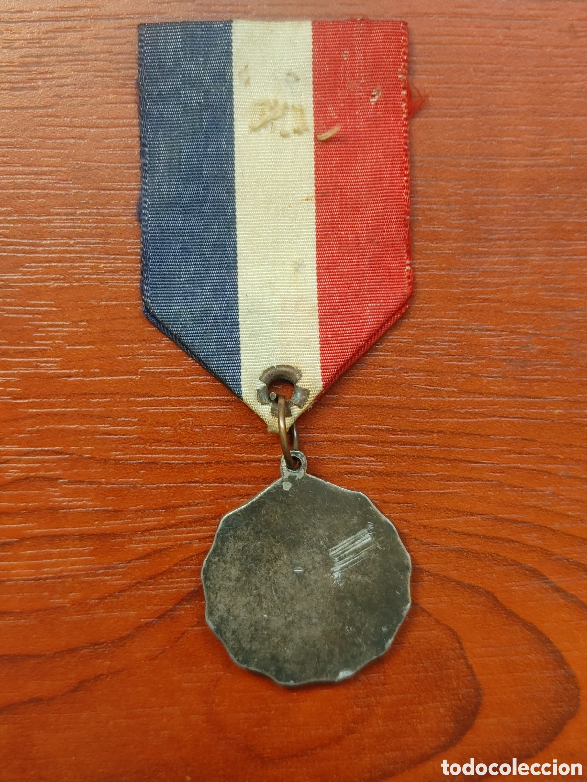 Antig&uuml;edades: Medalla. APLICACION. - Foto 2