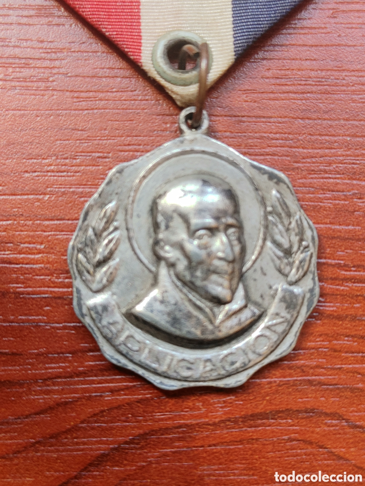 Antig&uuml;edades: Medalla. APLICACION. - Foto 3