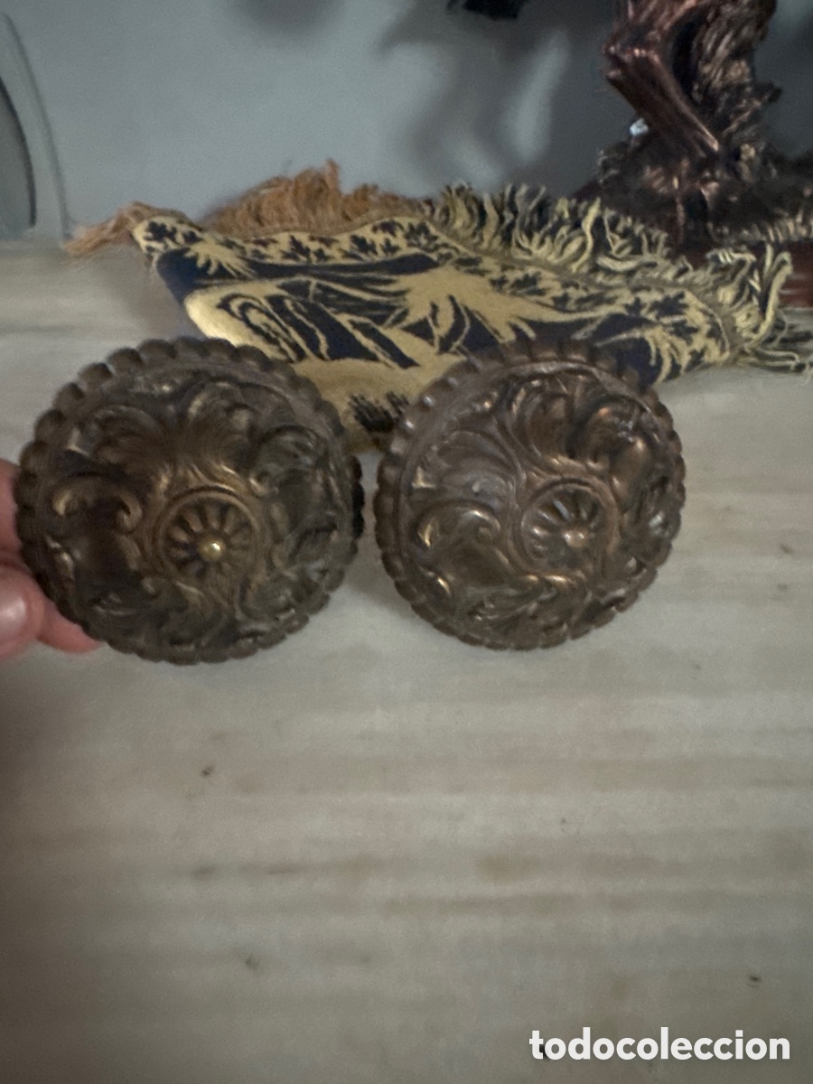 Pareja de de tiradores, de bronce