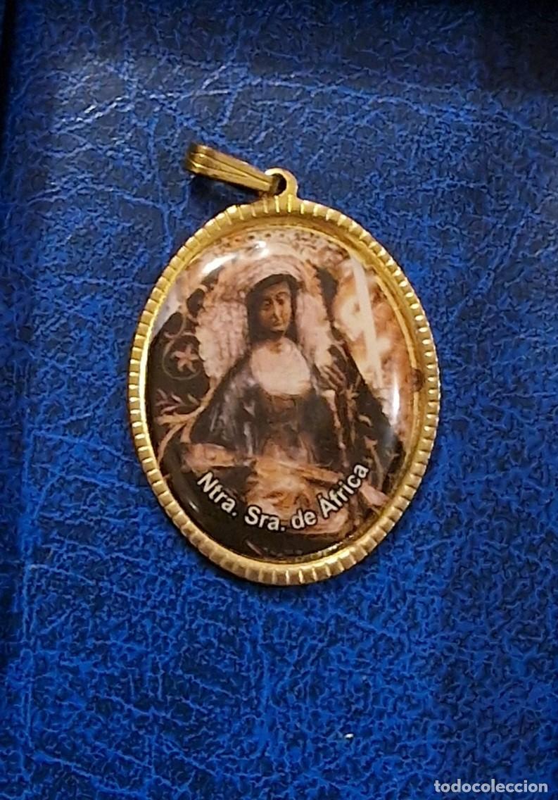 Antig&uuml;edades: Medalla de Ntra. Sra. de Africa - Foto 1