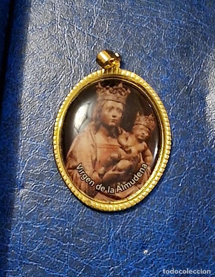 Antig&uuml;edades: Medalla de la Virgen de la Almudena - Foto 1
