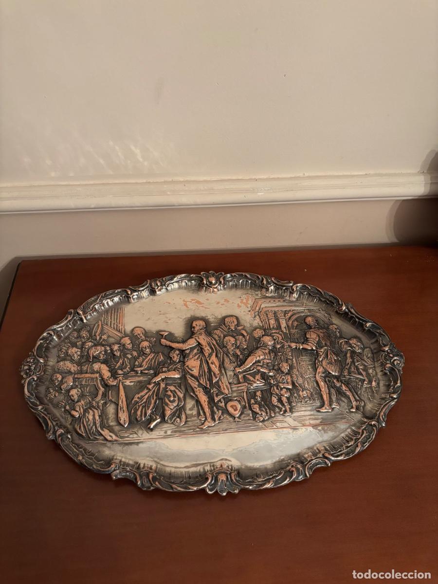 Antig&uuml;edades: Bandeja en relieve metal plateado - Foto 2