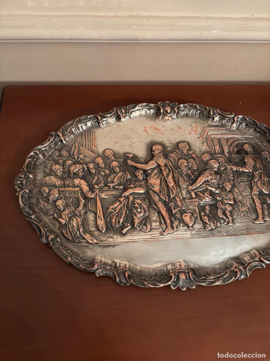 Antig&uuml;edades: Bandeja en relieve metal plateado - Foto 3