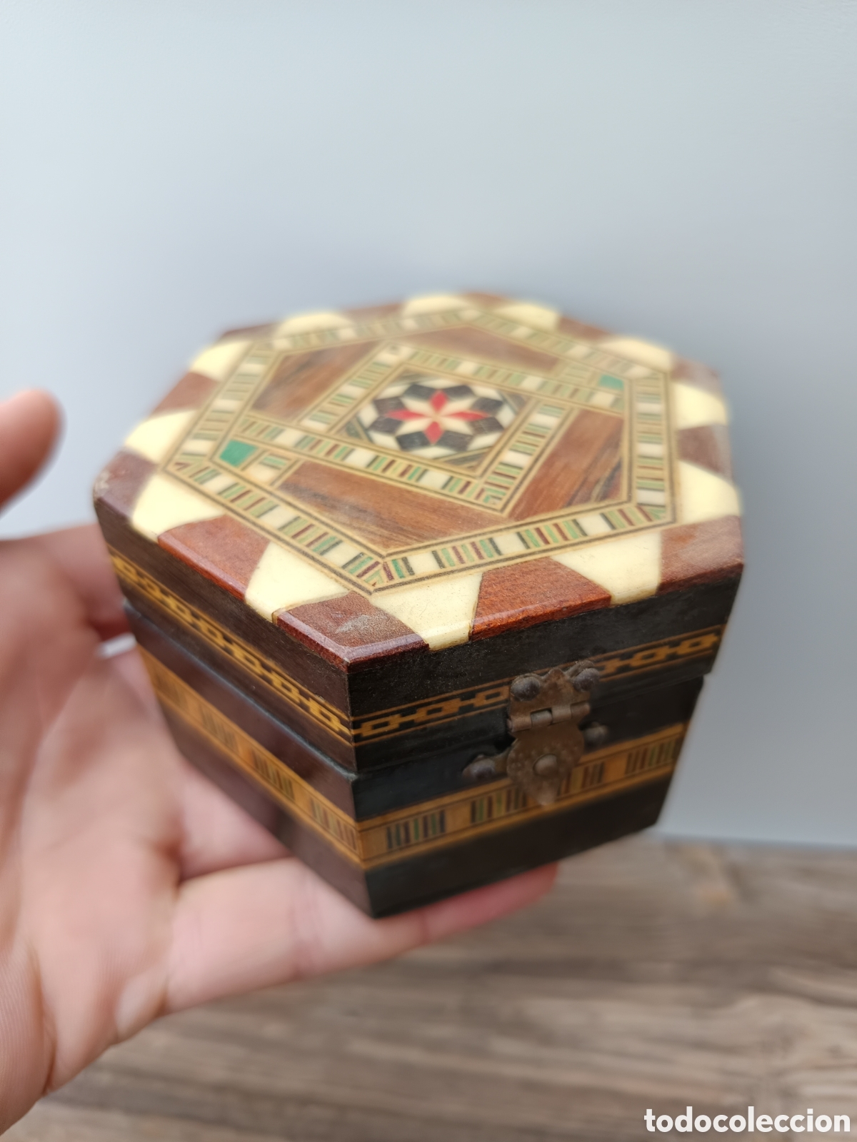 Antig&uuml;edades: CAJA JOYERO MADERA MARQUETERIA TARACEA Y LACADA HEXAGONAL - Foto 1