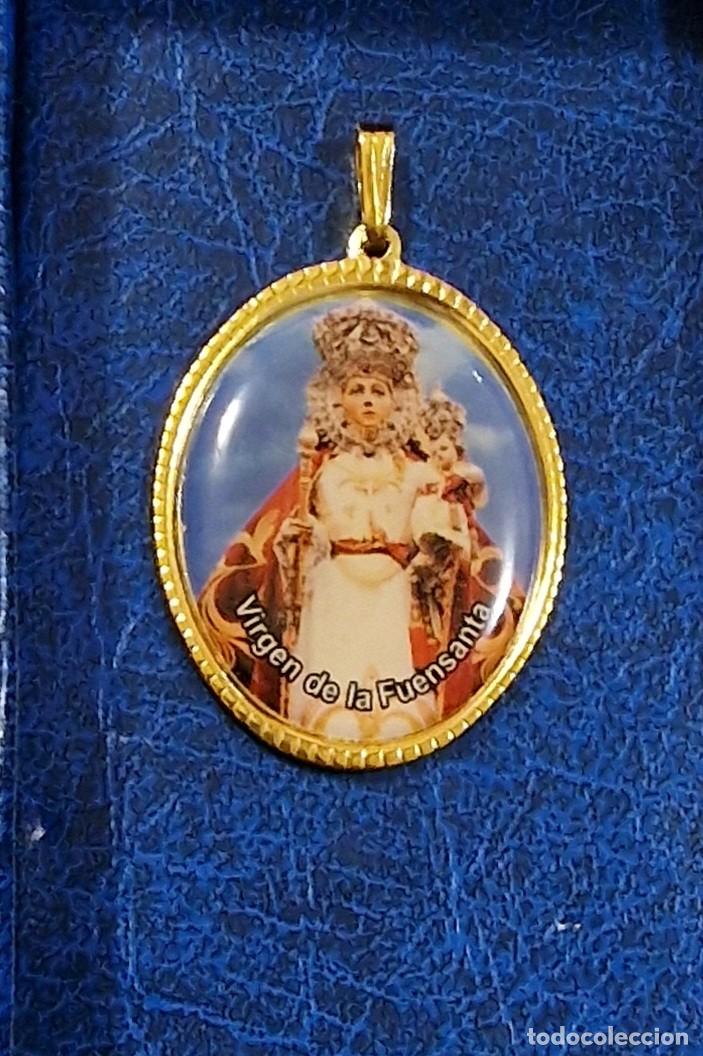 Antig&uuml;edades: Medalla virgen de la Fuensanta - Foto 1