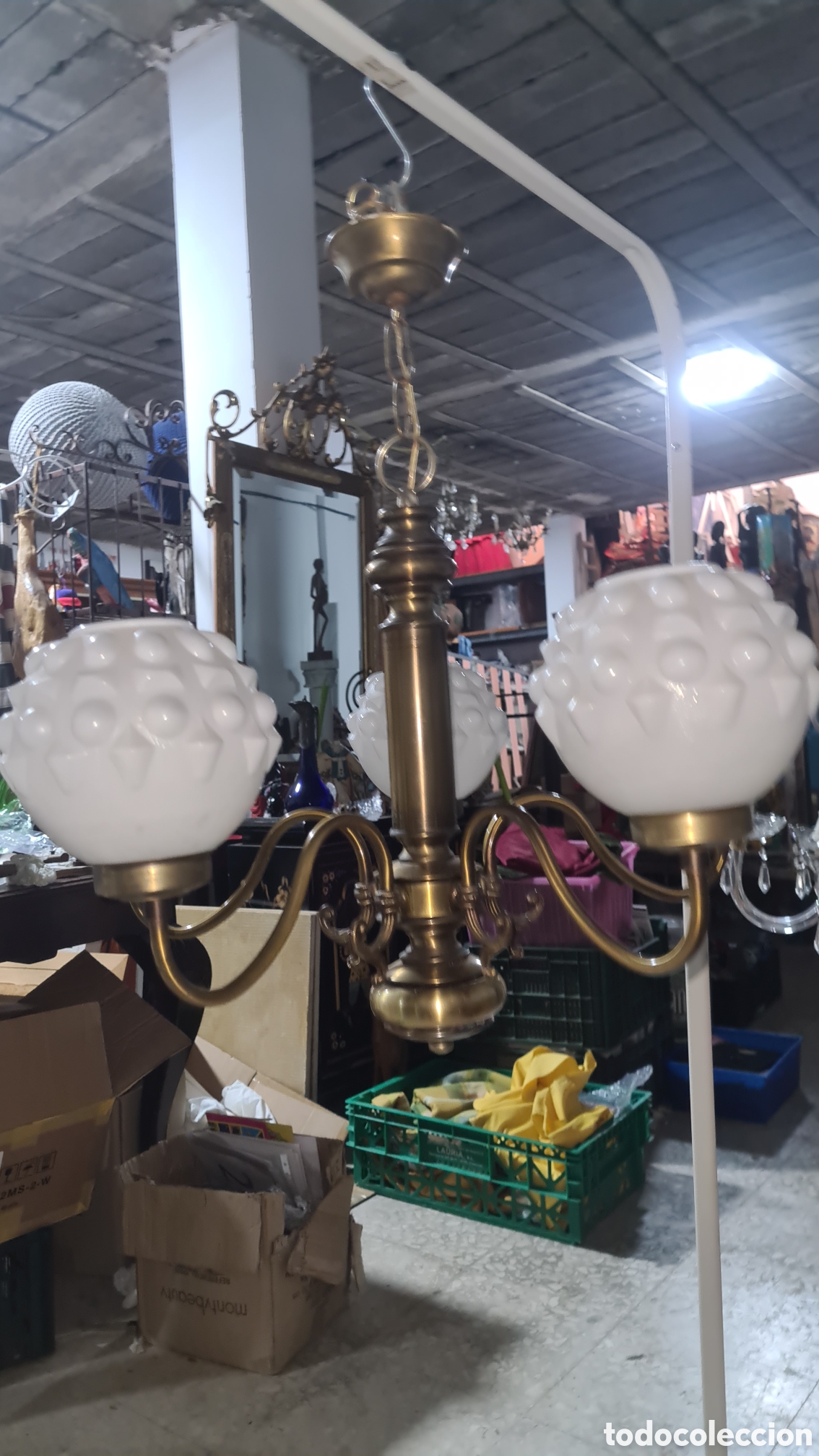 Antig&uuml;edades: l&aacute;mpara de bronce con tulipa de opalina - Foto 3