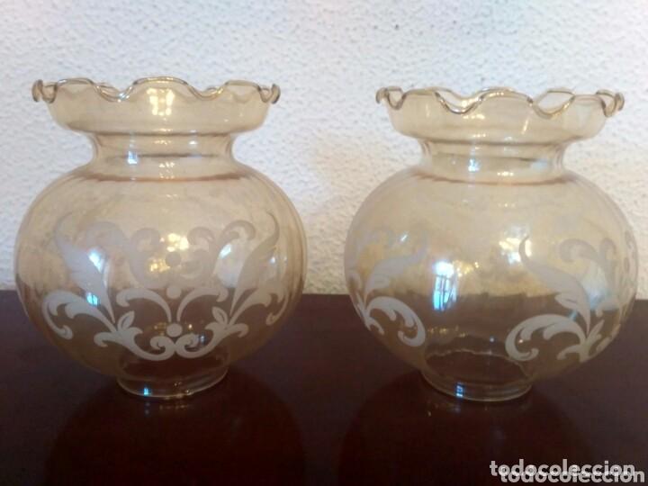 Antig&uuml;edades: Lote de 2 tulipas antiguas - Foto 1