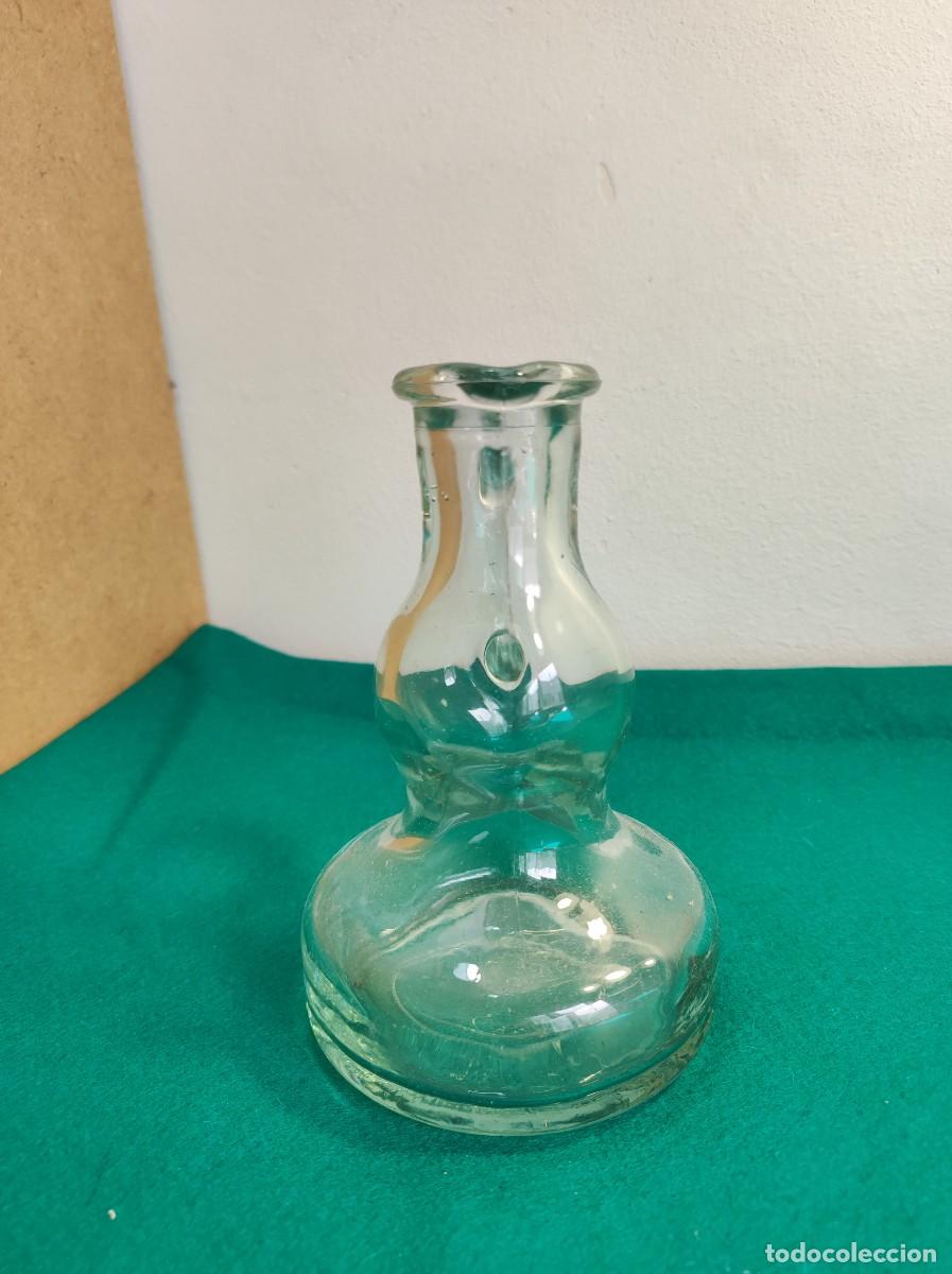 Antig&uuml;edades: Aceitera de vidrio vintage con asa circular - Foto 2
