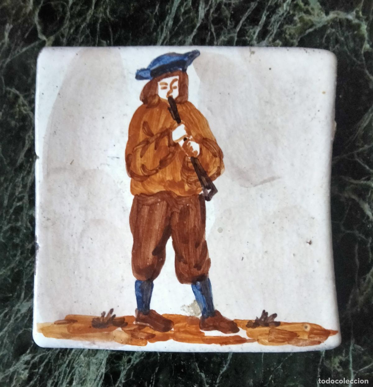 Antig&uuml;edades: Azulejo vidriado pintado a mano. - Foto 1