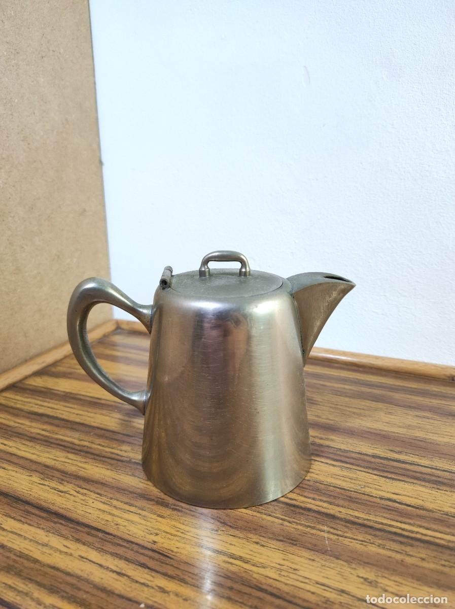 Antiquit&eacute;s: Tetera / Cafetera antigua de alpaca. Metal. Sello grabado en la base