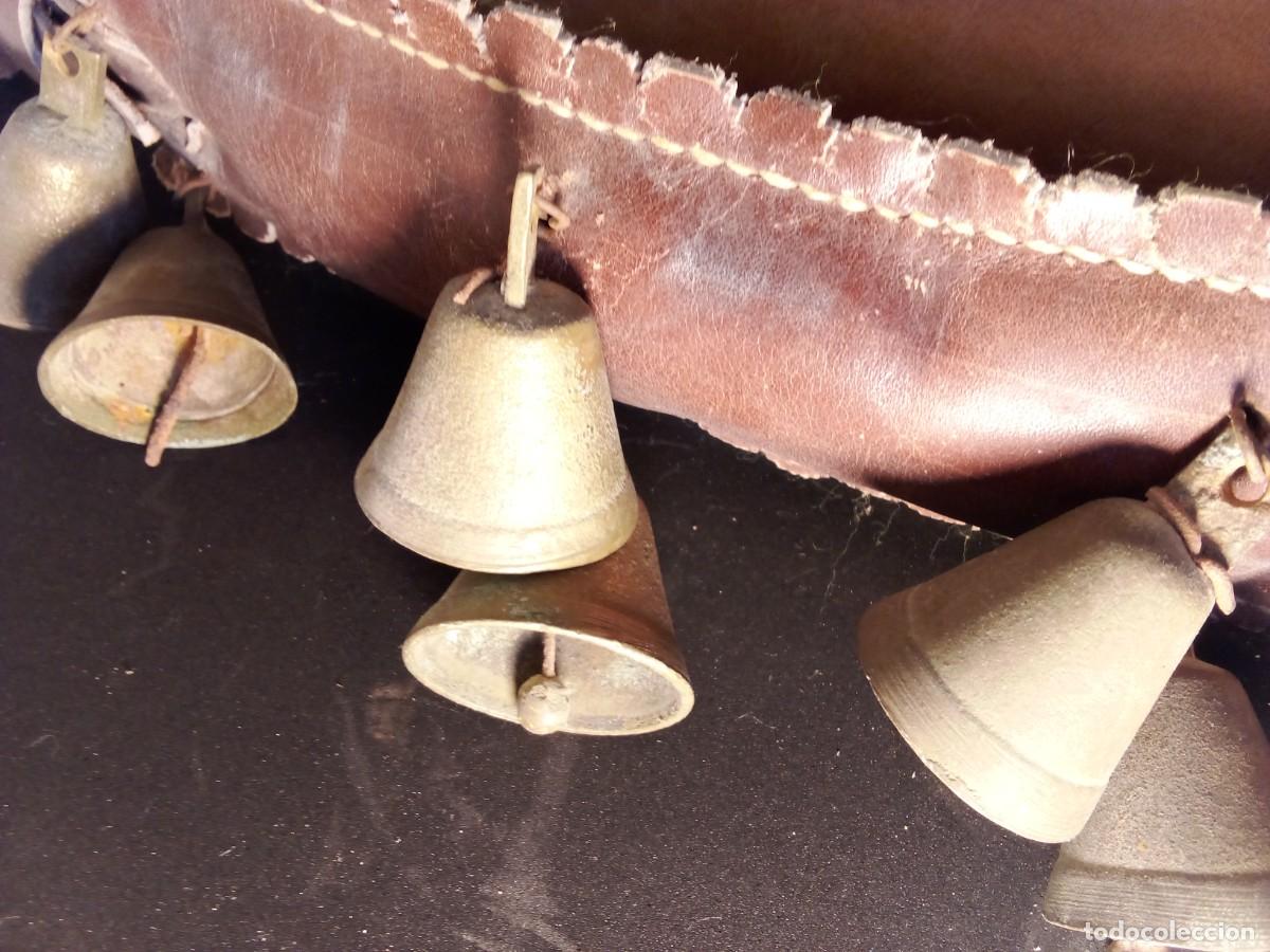 Antig&uuml;edades: COLLAR DE 24 CAMPANAS ANTIGUO - Foto 2