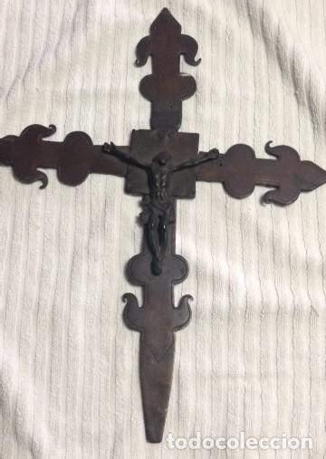 Antig&uuml;edades: CRUCIFIJO EN BRONCE S.XVII - Foto 1