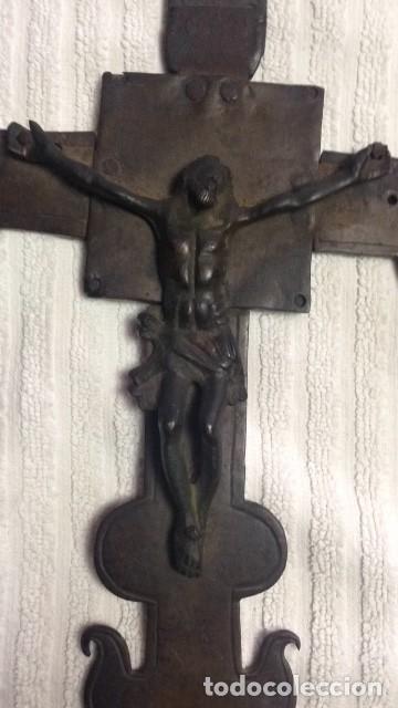 Antig&uuml;edades: CRUCIFIJO EN BRONCE S.XVII - Foto 2