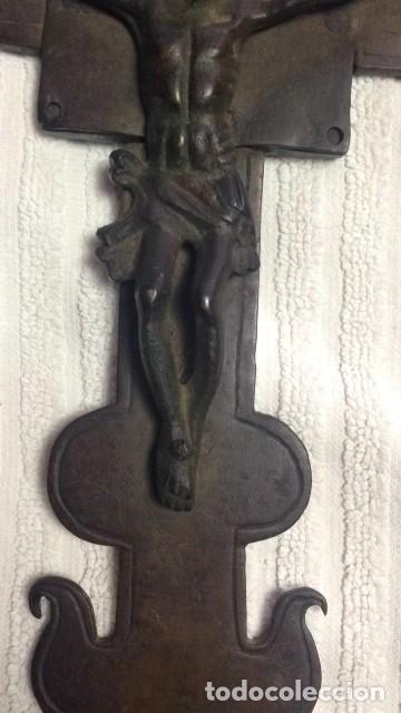 Antig&uuml;edades: CRUCIFIJO EN BRONCE S.XVII - Foto 4