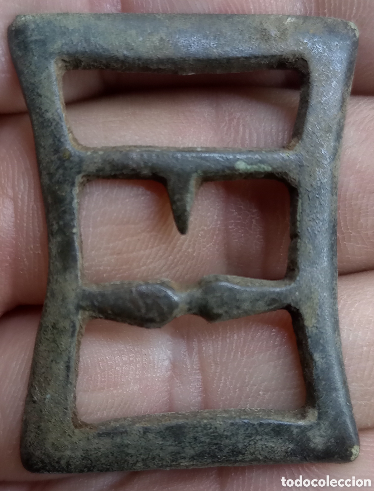 Antig&uuml;edades: Hebilla Francesa de bronce siglo XVII-XVIII