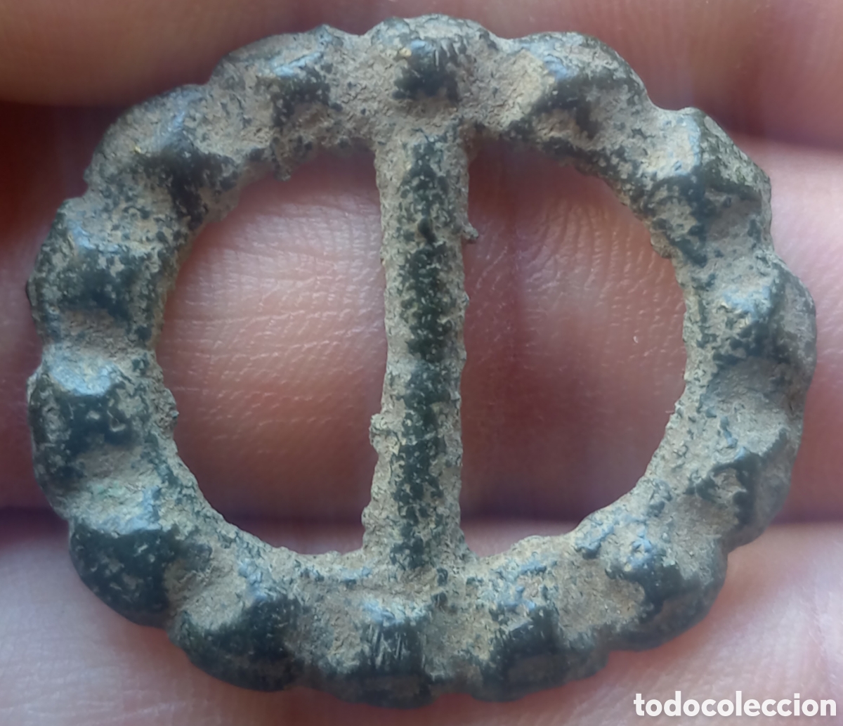 Antig&uuml;edades: Hebilla medieval de bronce siglo XVI-XVII - Foto 1