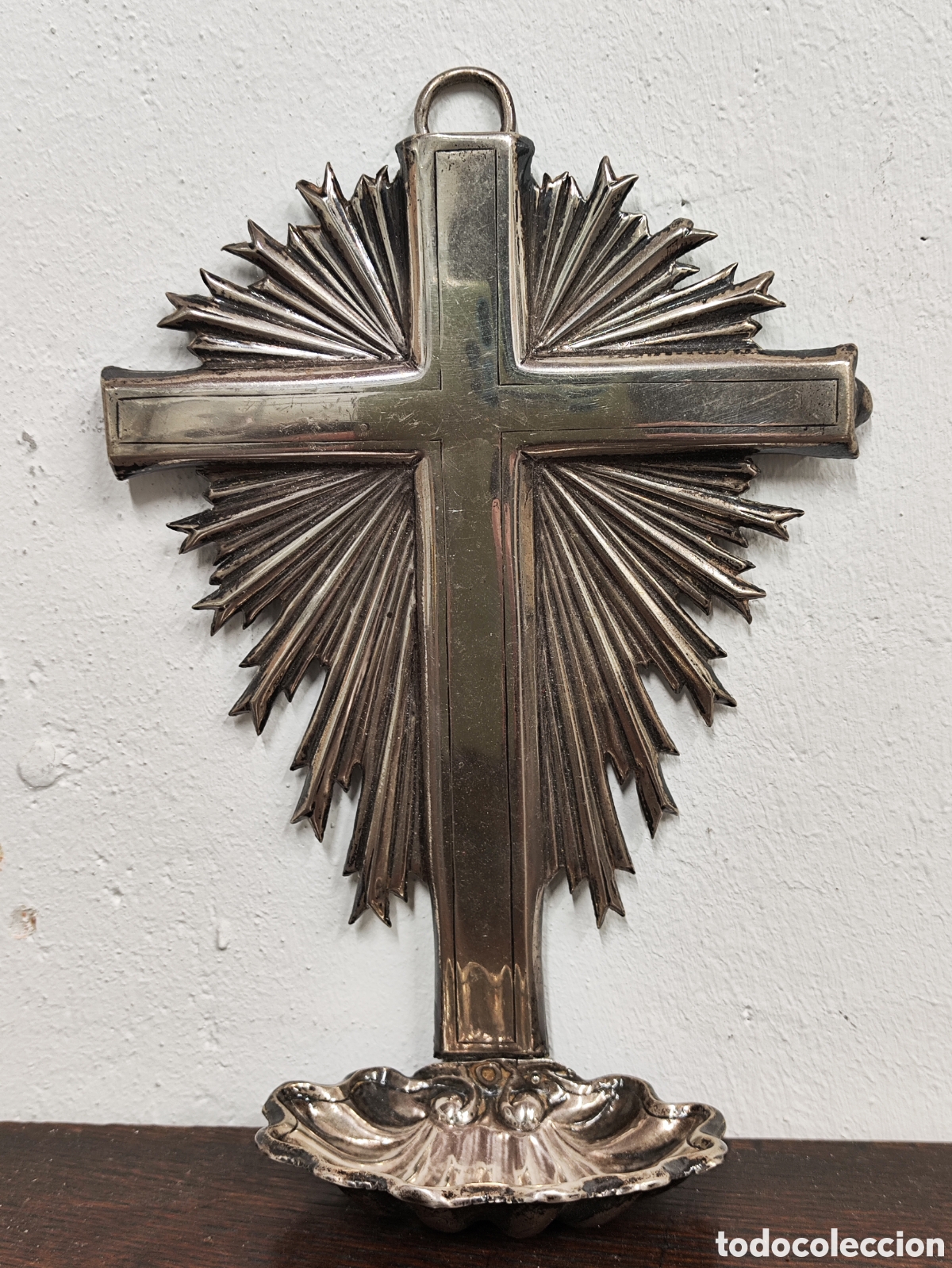 Antig&uuml;edades: ANTIGUA BENDITERA EN PLATA REPUJADA - Foto 2