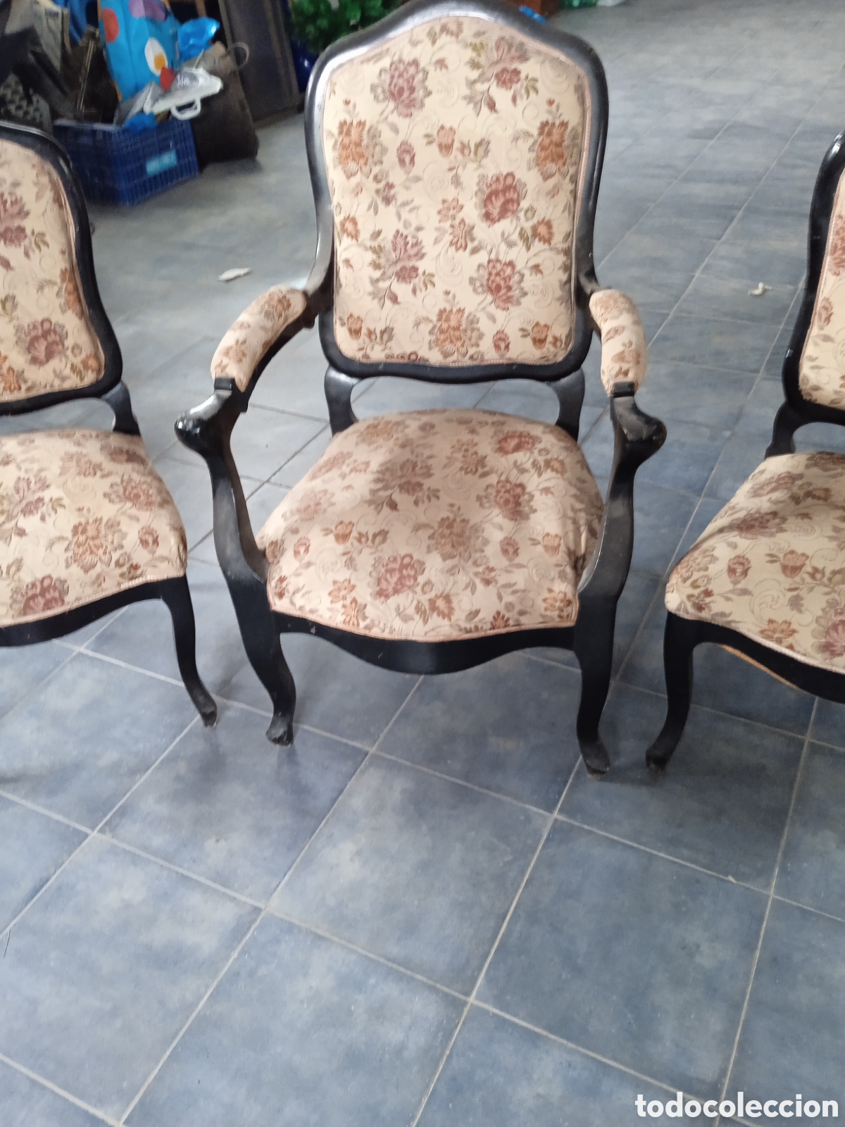 Antig&uuml;edades: Sill&oacute;n y dos sillas Isabelinas - Foto 1