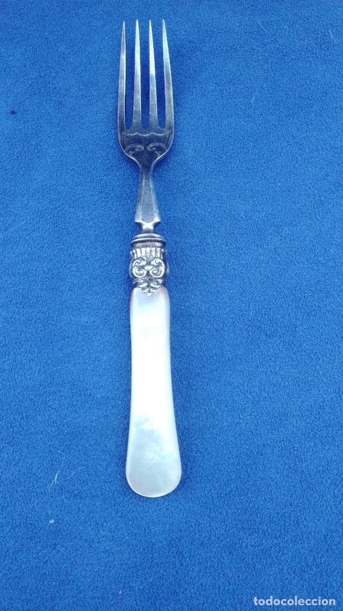 Antig&uuml;edades: TENEDOR PLATA CON CONTRASTES Y NACAR1 - Foto 1