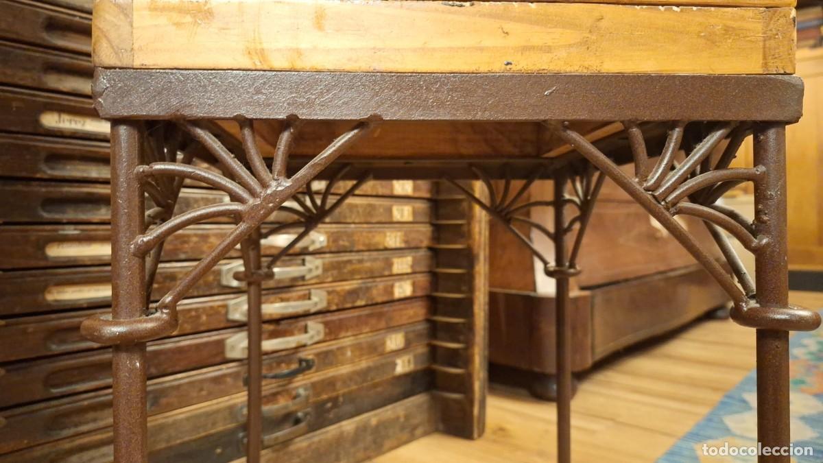 Antig&uuml;edades: Antiguo Mueble Costurero Madera y Forja - Foto 11