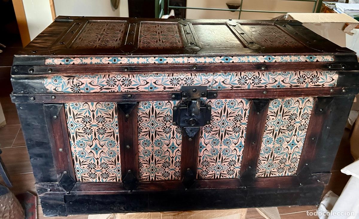 Antig&uuml;edades: ANTIGUO BA&Uacute;L MADERA Y CHAPA PINTADA - Foto 1