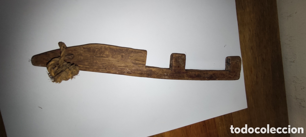 Antig&uuml;edades: Antigua llave de madera - Foto 4