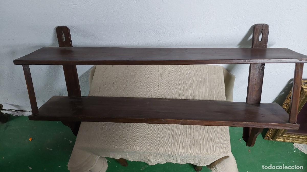 Antig&uuml;edades: Antigua estanteria de madera - Foto 1