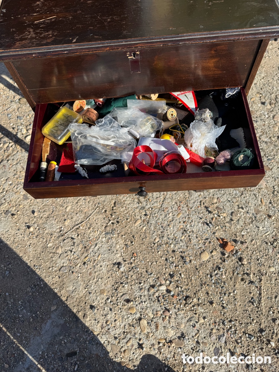 Antig&uuml;edades: Bonito tocador con espejo - Foto 1