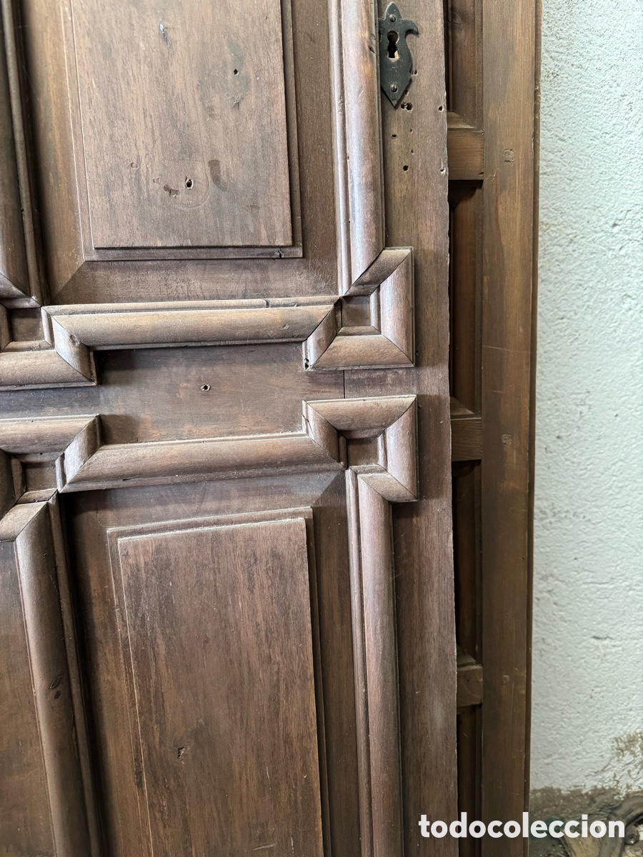 Antig&uuml;edades: Puerta de madera con adornos - Foto 4